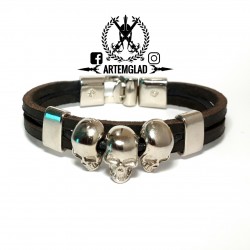 Pulsera de piel con calaveras